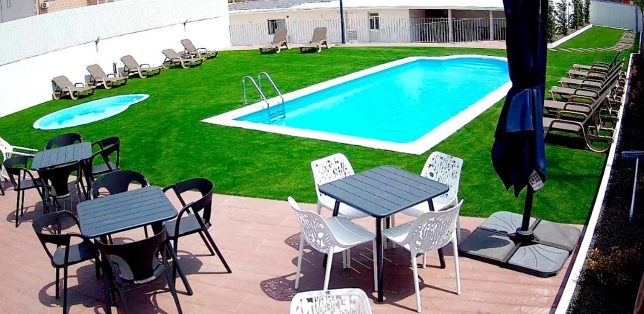 Up Hmb Hotels Fermentelos Екстериор снимка
